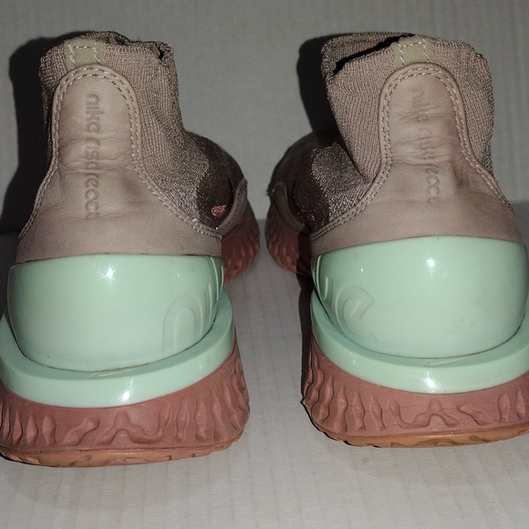 Nike Shoes Women Sz 7.5 Rise React Flyknit Diffused Taupe Smokey Mauve - Picture 7 of 12